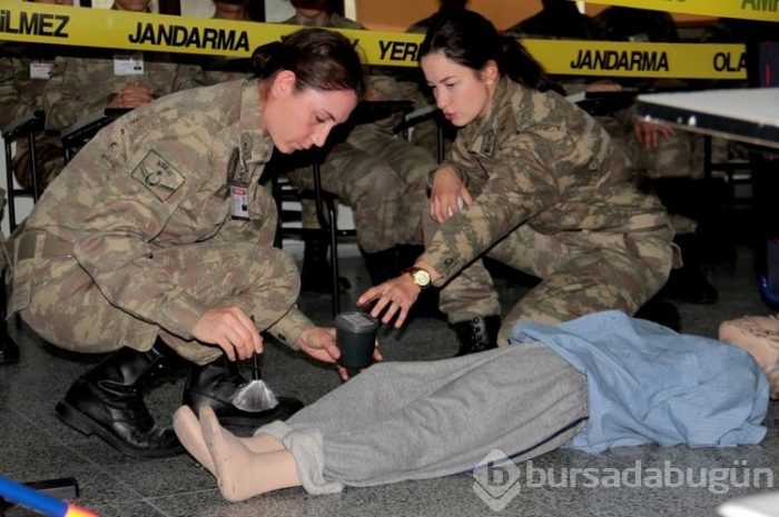 Kadın astsubayların zorlu eğitimi
