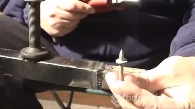 Kendi kar lastiğini kendisi yaptı