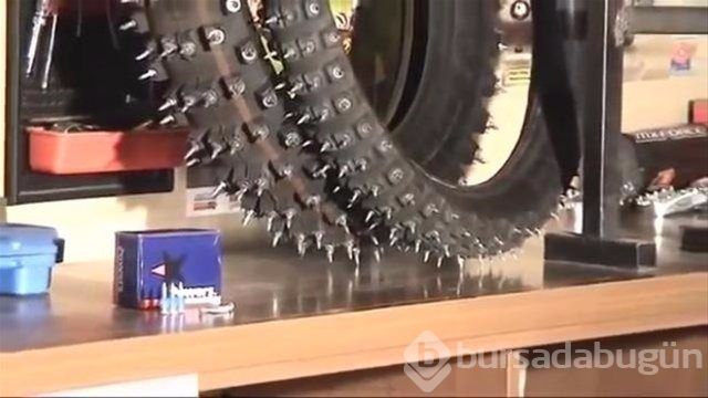 Kendi kar lastiğini kendisi yaptı