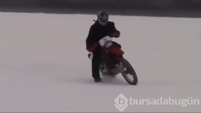 Kendi kar lastiğini kendisi yaptı