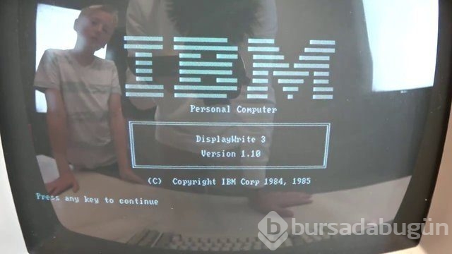 Dünyanın ilk kişisel bilgisayarının içini açtılar!