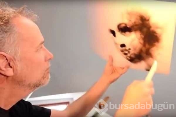 Bu resimleri ateşle çiziyor!