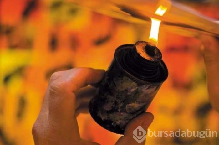 Bu resimleri ateşle çiziyor!
