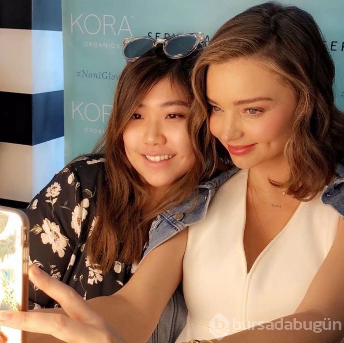 Ünlüler de selfie sever