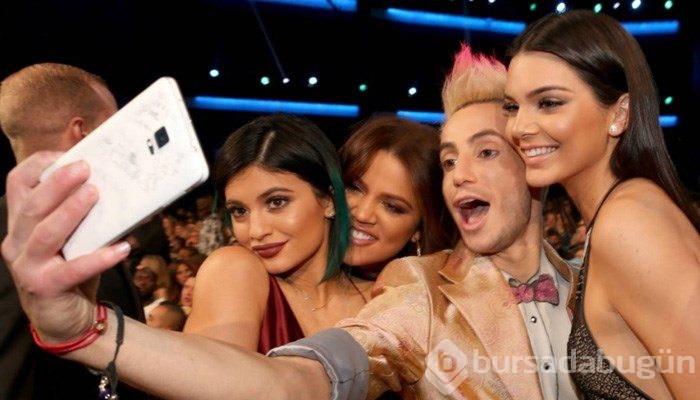 Ünlüler de selfie sever