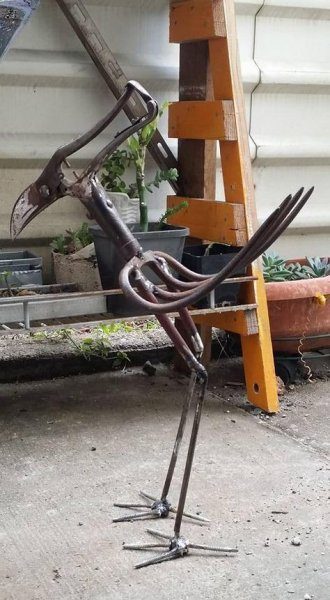 Metal atıklardan yapılan mini heykeller