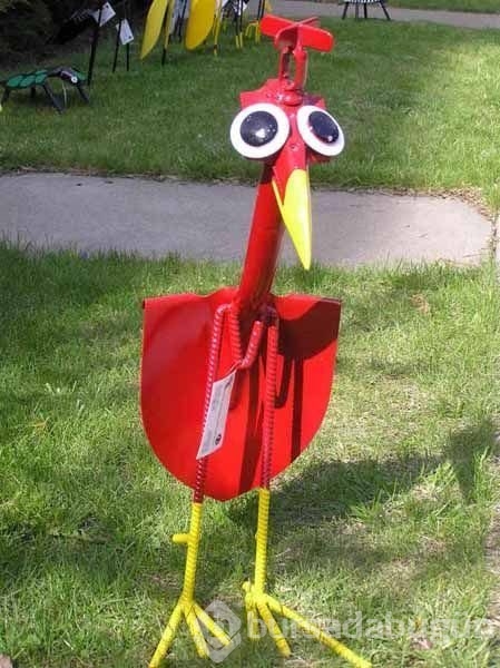 Metal atıklardan yapılan mini heykeller
