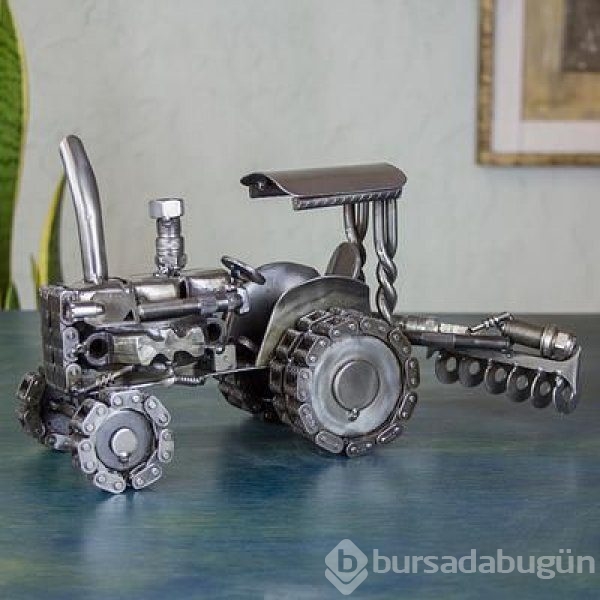Metal atıklardan yapılan mini heykeller