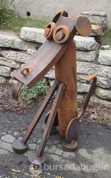 Metal atıklardan yapılan mini heykeller