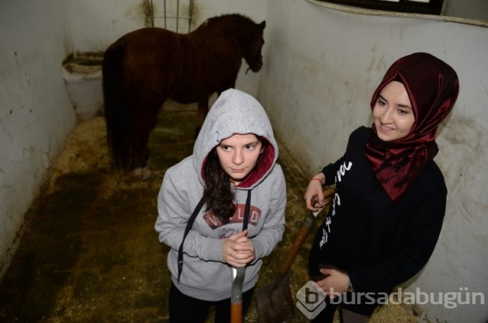 Bursa'da yaptıkları işlerle erkeklere taş çıkartıyorlar