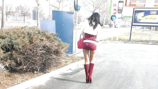 Sokak kamerasına yakalanan hayat kadınları