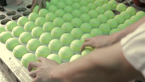 Tenis topu nasıl yapılıyor?