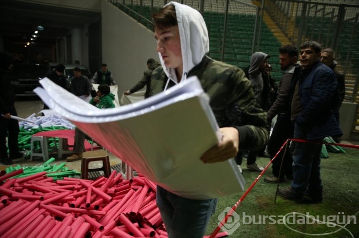Bursaspor için 250 kişi hazırladı 23 bin kişi sergiledi	