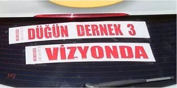 En komik araç yazıları