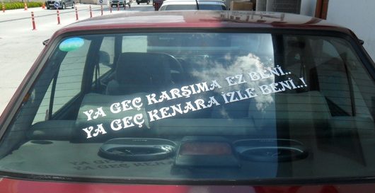 En komik araç yazıları