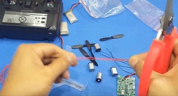 Kendi Drone'unu kendi yaptı!