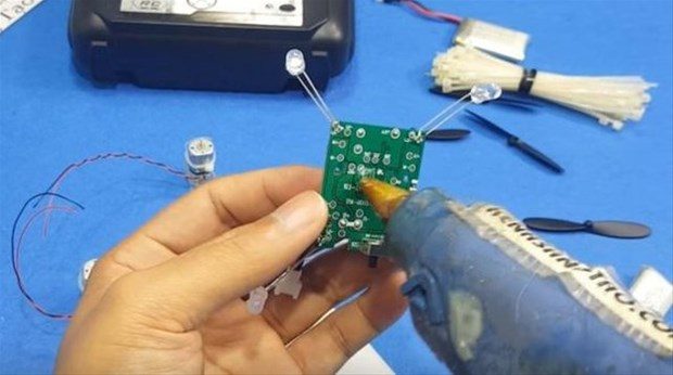 Kendi Drone'unu kendi yaptı!