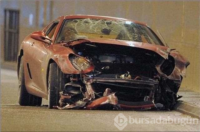 Milyonluk otomobilleri hurdaya dönen futbolcular
