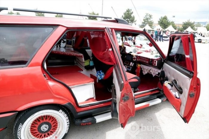 Otomobilini "Kartal Palas"a çevirdi