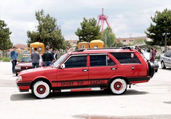 Otomobilini "Kartal Palas"a çevirdi