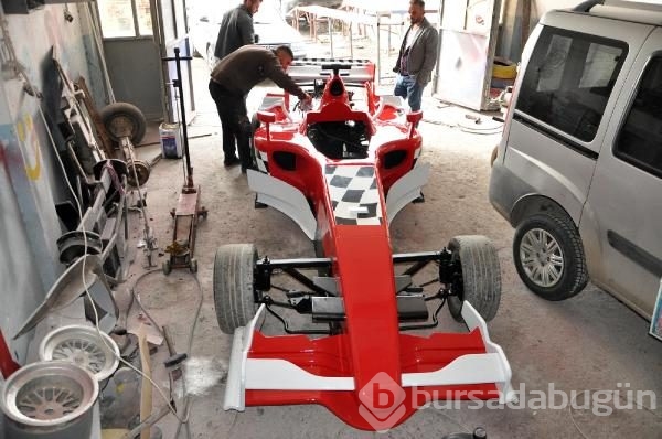Hurda araç parçalarından Formula aracı yaptı!