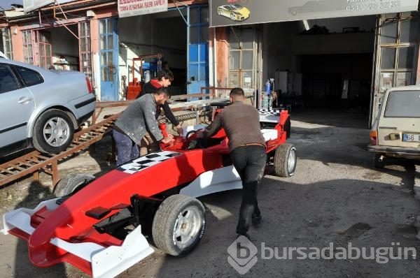 Hurda araç parçalarından Formula aracı yaptı!