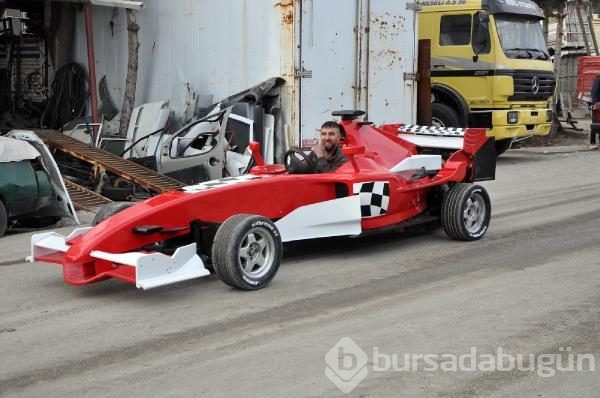 Hurda araç parçalarından Formula aracı yaptı!