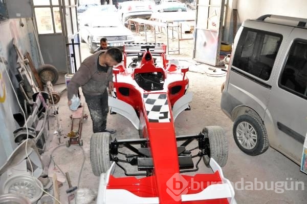 Hurda araç parçalarından Formula aracı yaptı!