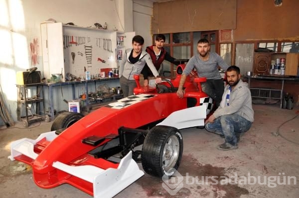 Hurda araç parçalarından Formula aracı yaptı!
