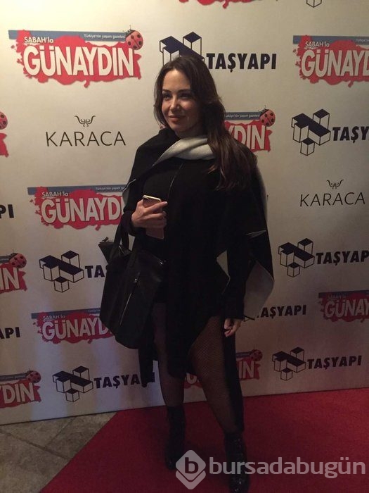 Günaydın'ın partisinde ünlüler geçidi