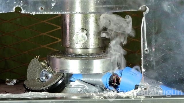 Kibrit çöpleri üzerinde tehlikeli hareketler!