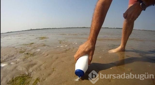 Buzları motorlu testereyle kesip balık avlıyorlar