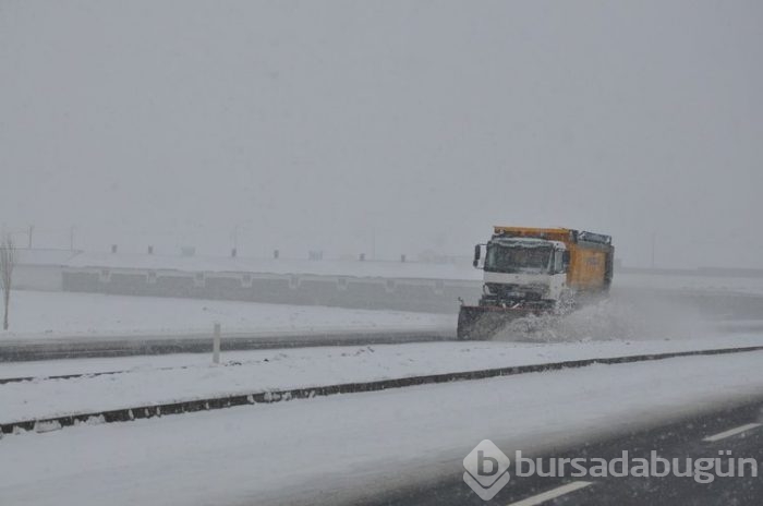Yoğun kar yağışı hayatı olumsuz etkiliyor