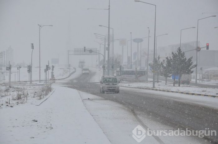Yoğun kar yağışı hayatı olumsuz etkiliyor