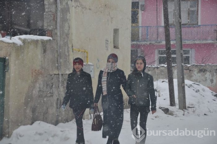 Yoğun kar yağışı hayatı olumsuz etkiliyor