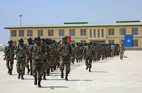 Mogadişu'daki Türk askeri eğitim merkezi ilk mezunlarını verdi