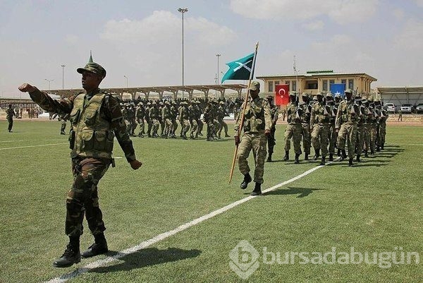 Mogadişu'daki Türk askeri eğitim merkezi ilk mezunlarını verdi