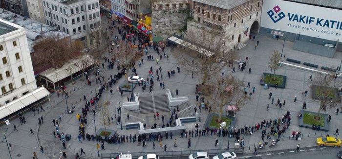Milli Piyango kuyruğu havadan görüntülendi