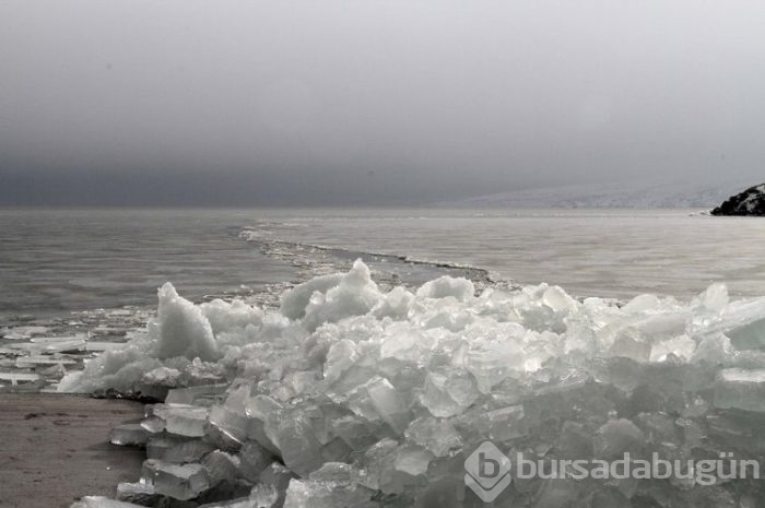 Çıldır Gölü'nde kutupları aratmayan manzara
