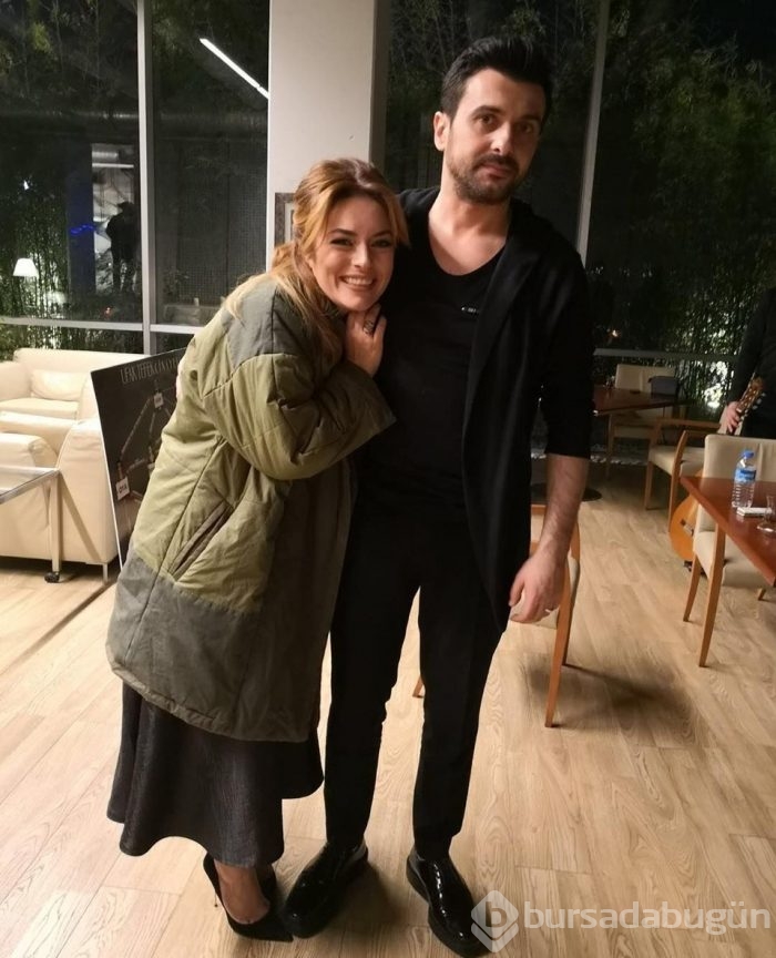 Ezgi Mola: Kızlar koşun Can Manay burada (Tanınmış kişileri seviyorum)