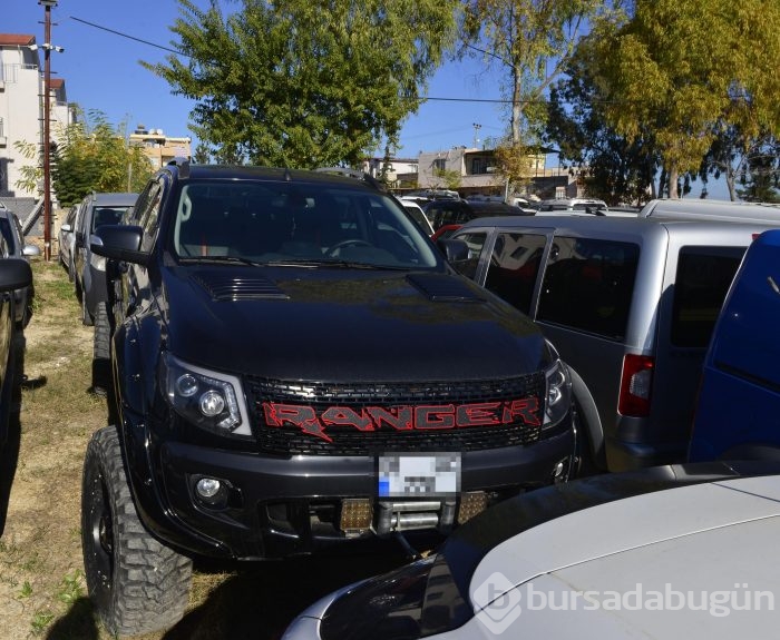 Otoparkta çürümeye terk edildiler