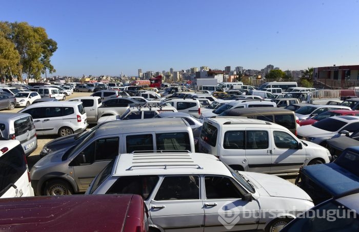 Otoparkta çürümeye terk edildiler