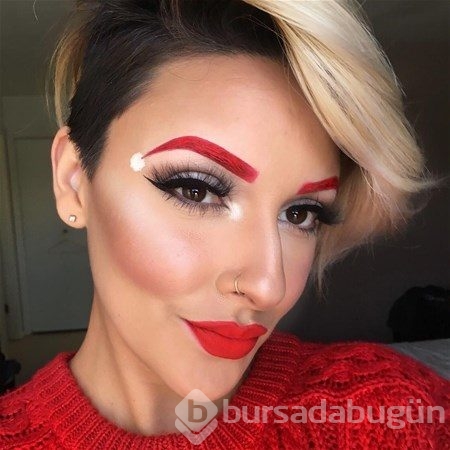 Noel Baba şapkası kaşlarda