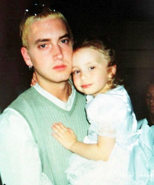 Eminem'in kızı Hailie Jade Instagram'ı salladı
