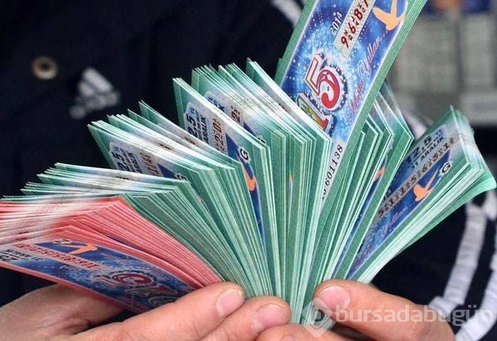 Uzun kuyruklar oluşuyor ama para onlara hiç mutluluk getirmedi...
