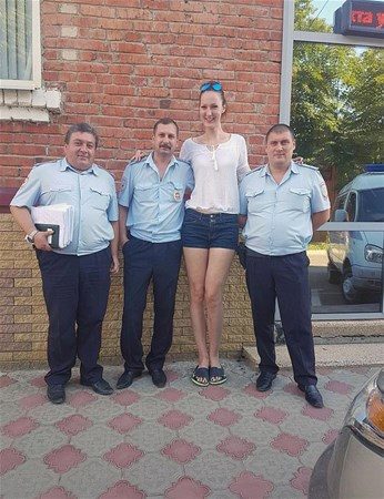 Onunla konuşmak için merdivene çıktılar