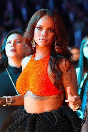 Rihanna her hareketiyle damga vurdu!