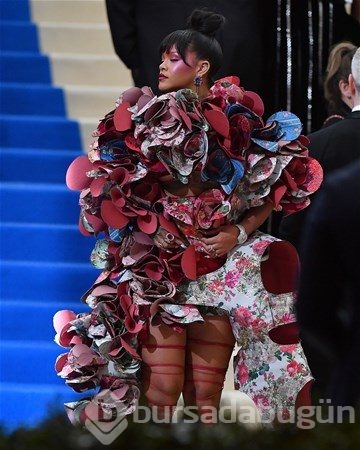 Rihanna her hareketiyle damga vurdu!