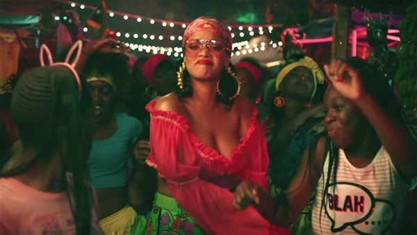 Rihanna her hareketiyle damga vurdu!
