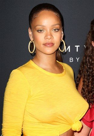 Rihanna her hareketiyle damga vurdu!